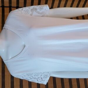 NWT!! Lace arms tshirt